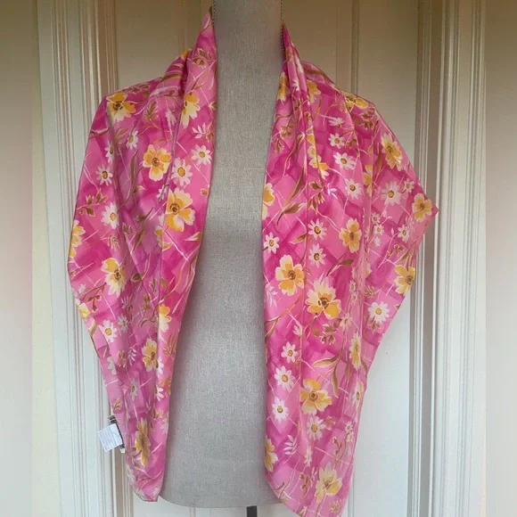 Saks Fifth Avenue Accessories Saks Fifth Avenue Oversized